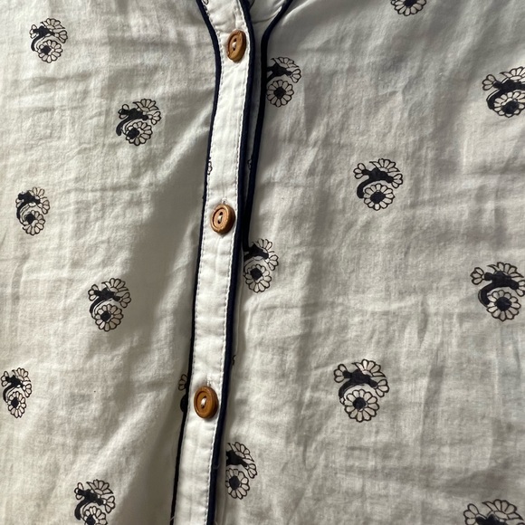 Tops - Picture 2 of 6